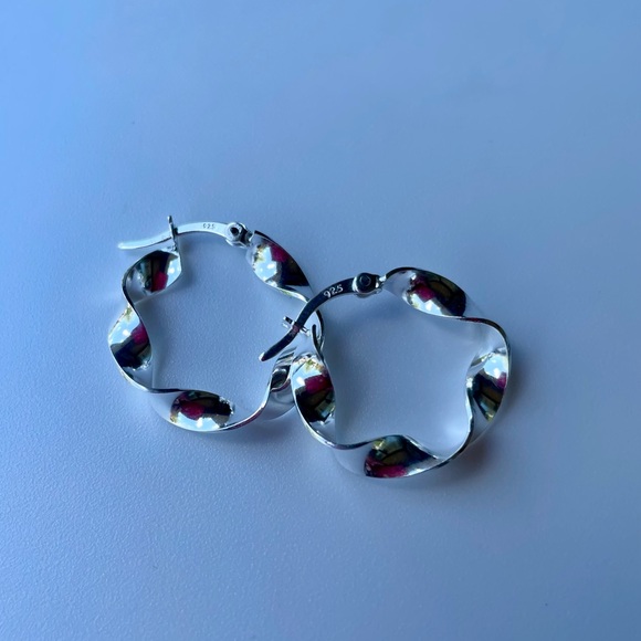 Sterling silver twisted hoop earrings - Picture 8 of 8